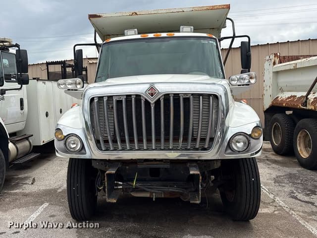 Image of International 7400 equipment image 1