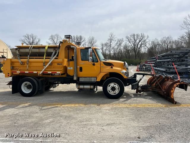 Image of International 7400 equipment image 3