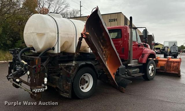 Image of International 7400 equipment image 4