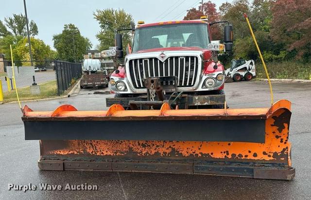 Image of International 7400 equipment image 1