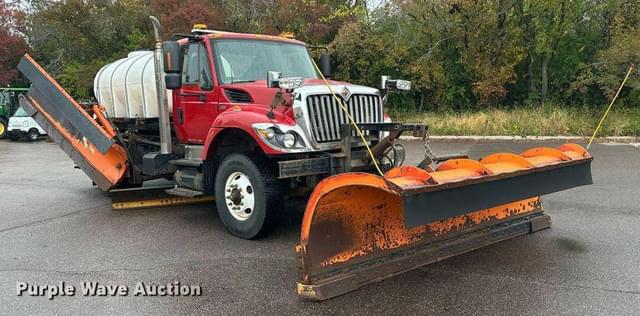 Image of International 7400 equipment image 2