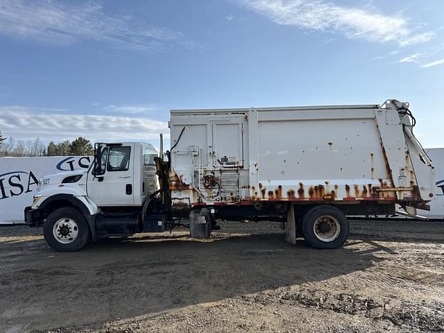 Image of International 7400 equipment image 1