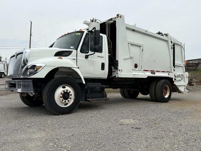 Image of International 7400 SBA equipment image 1
