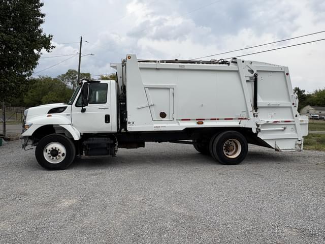 Image of International 7400 SBA equipment image 4