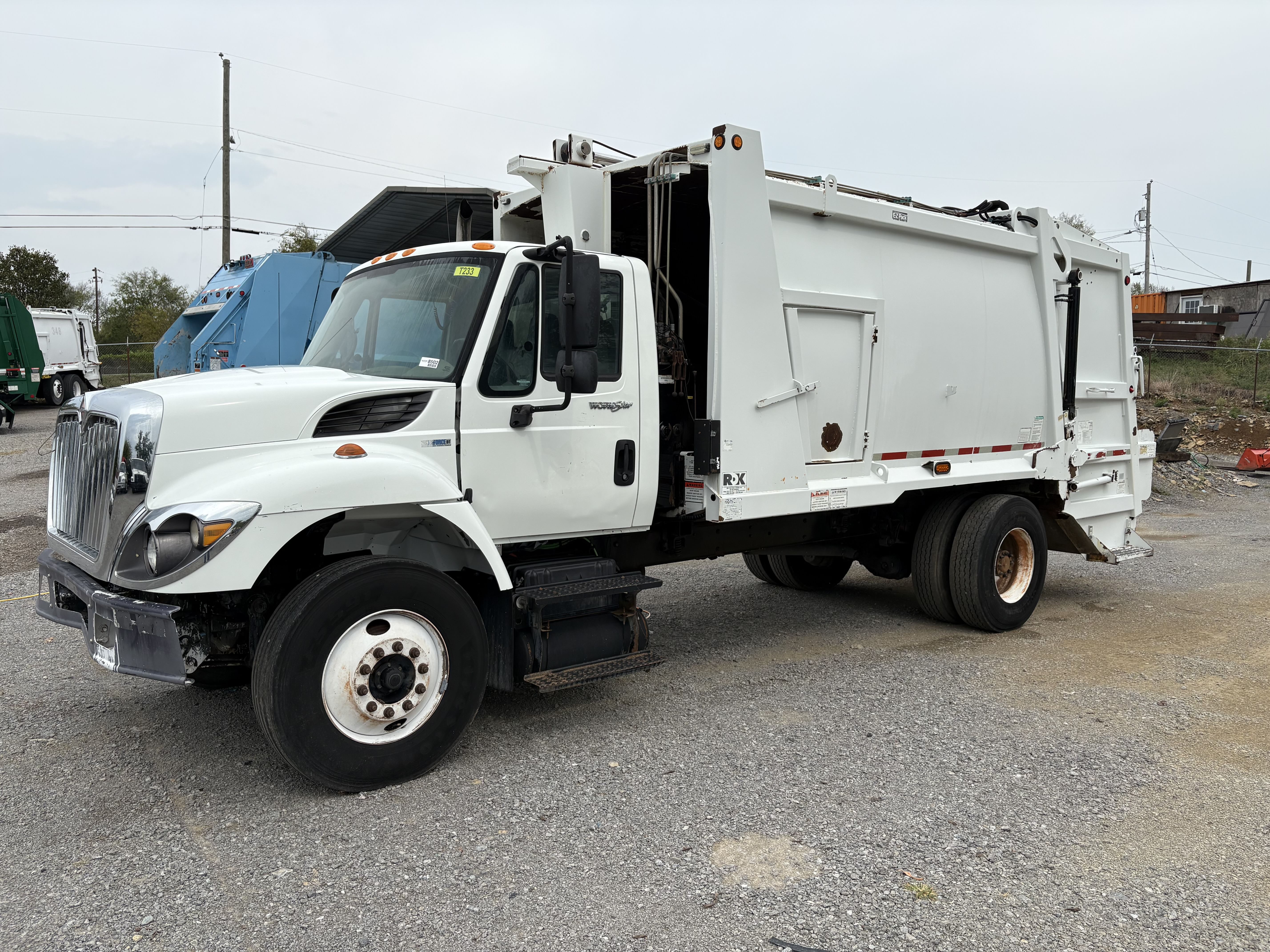 2010 International 7400 SBA Equipment Image0