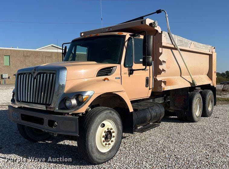 Main image International 7400