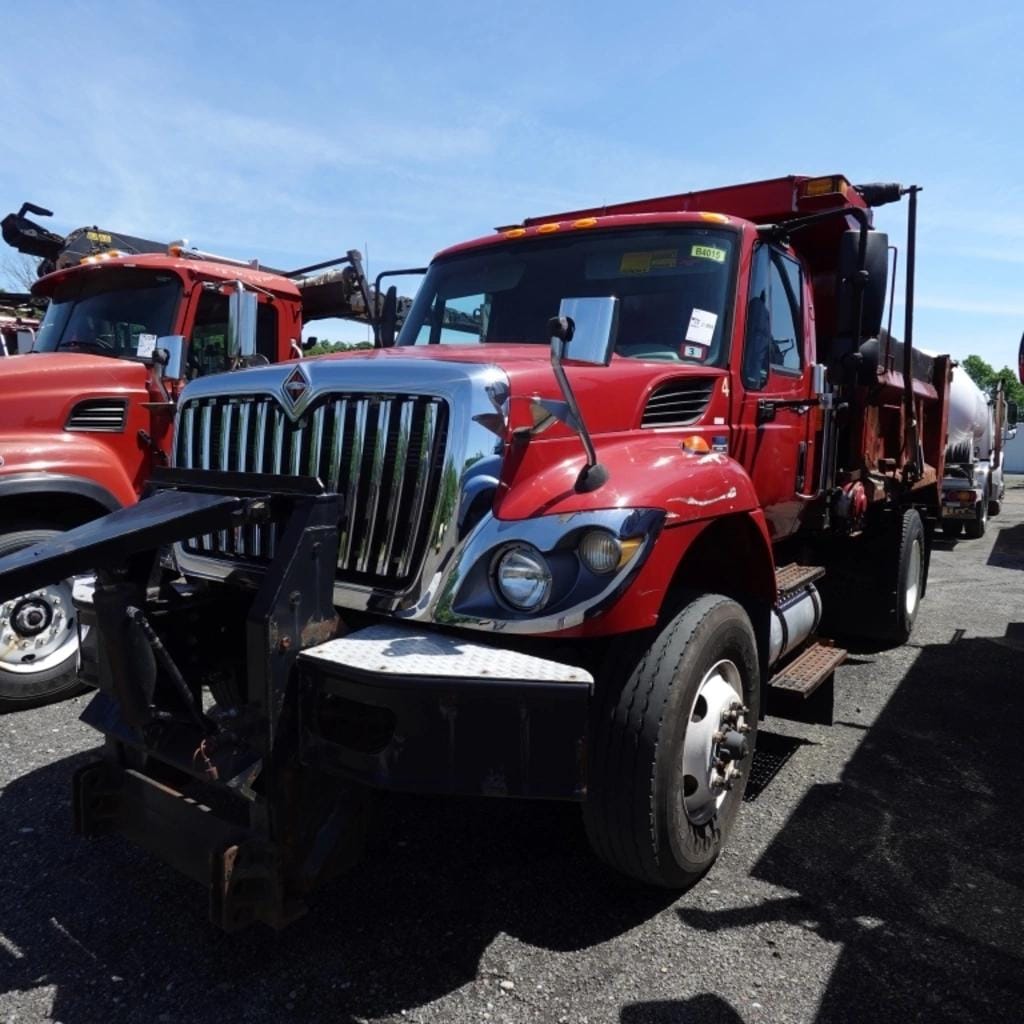 2010 International 7400 Equipment Image0