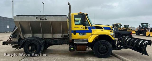 Image of International 7400 equipment image 3