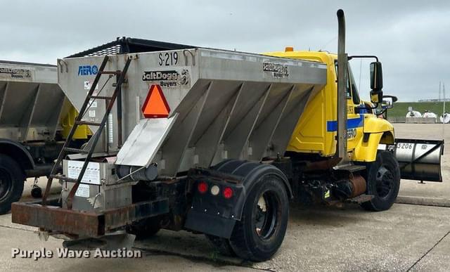 Image of International 7400 equipment image 4