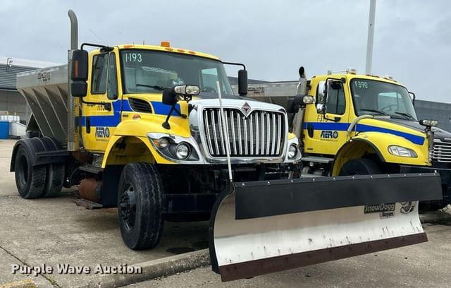 Image of International 7400 equipment image 2