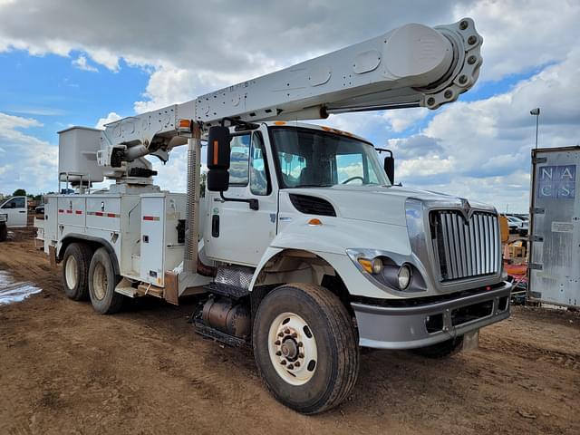 Image of International 7400 equipment image 1