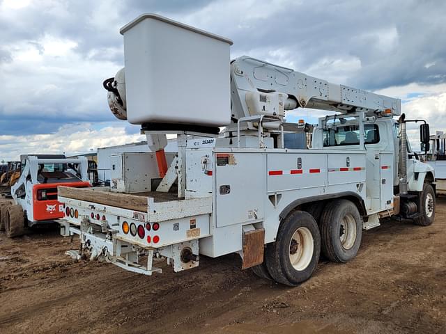 Image of International 7400 equipment image 4