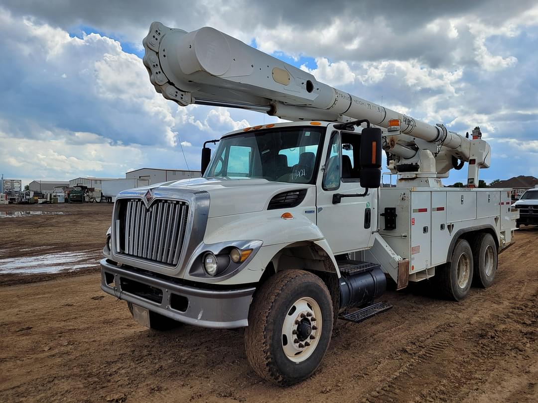 Image of International 7400 Primary image
