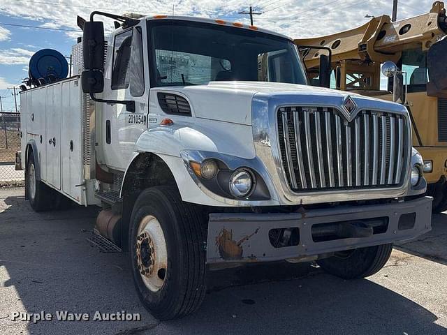 Image of International 7400 equipment image 2