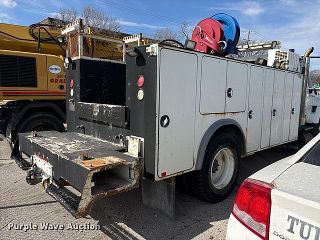 Image of International 7400 equipment image 4