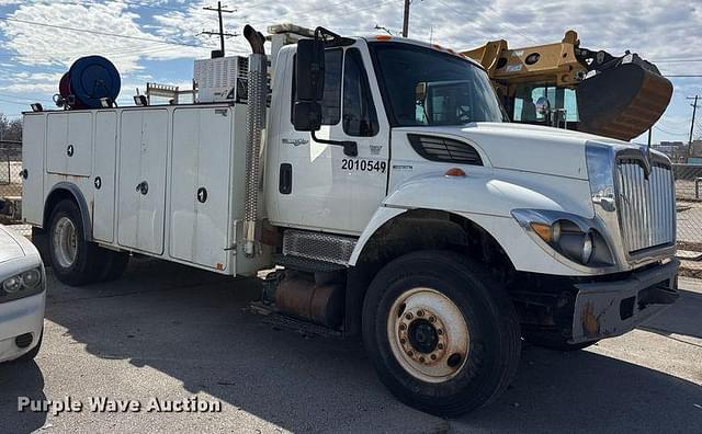 Image of International 7400 equipment image 3