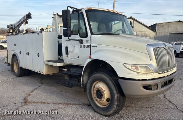 Image of International 7400 equipment image 2