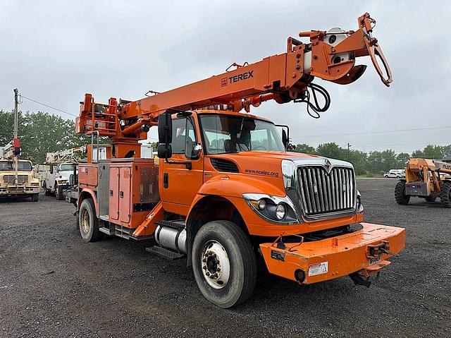Image of International 7400 SBA equipment image 2