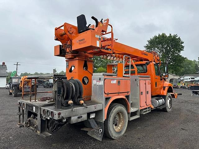 Image of International 7400 SBA equipment image 4