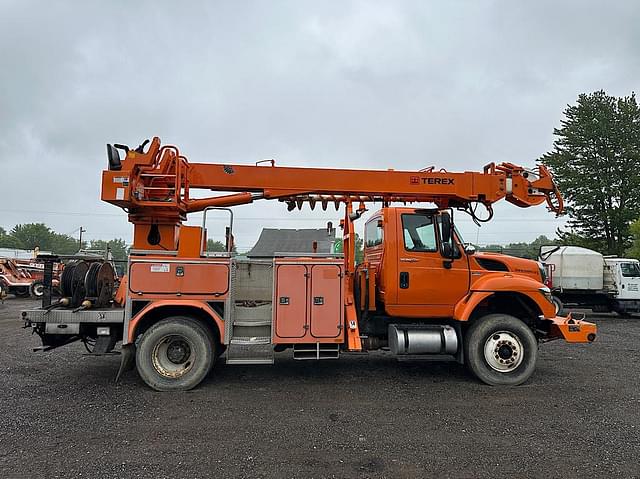 Image of International 7400 SBA equipment image 3
