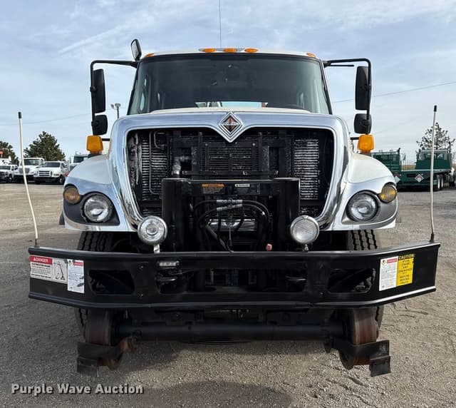 Image of International 7500 equipment image 1