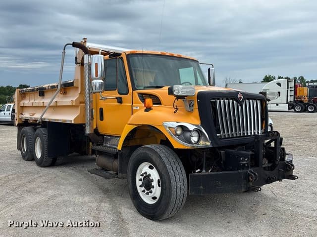 Image of International 7500 equipment image 2