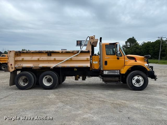 Image of International 7500 equipment image 3