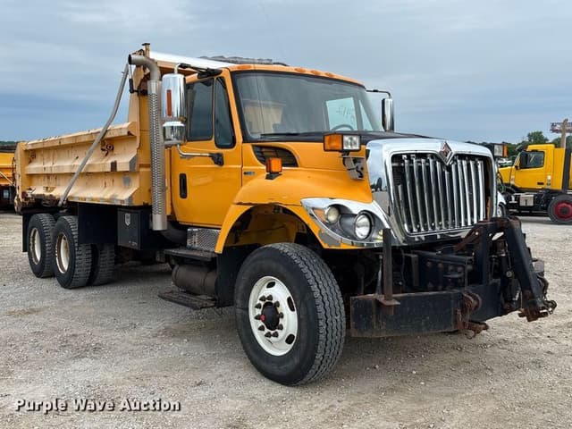 Image of International 7500 equipment image 2