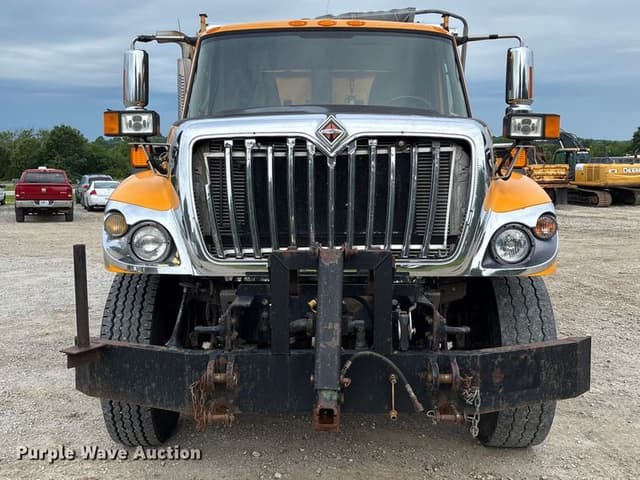Image of International 7500 equipment image 1