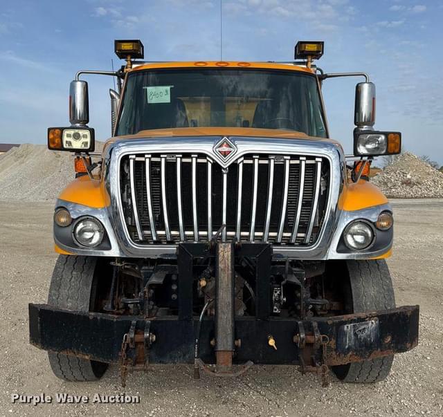 Image of International 7500 equipment image 1