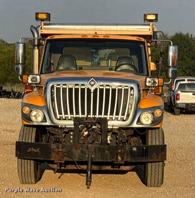 Image of International 7500 equipment image 1