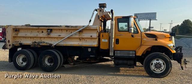 Image of International 7500 equipment image 3