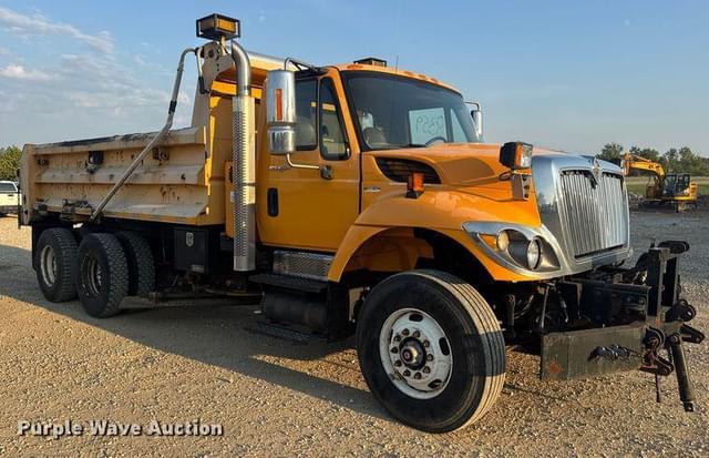Image of International 7500 equipment image 2