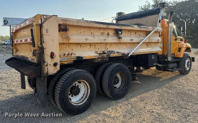 Image of International 7500 equipment image 4