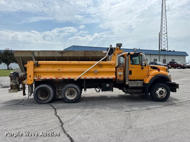Image of International 7600 equipment image 3