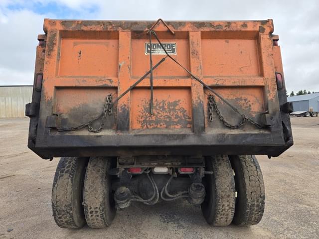 Image of International 7600 equipment image 3