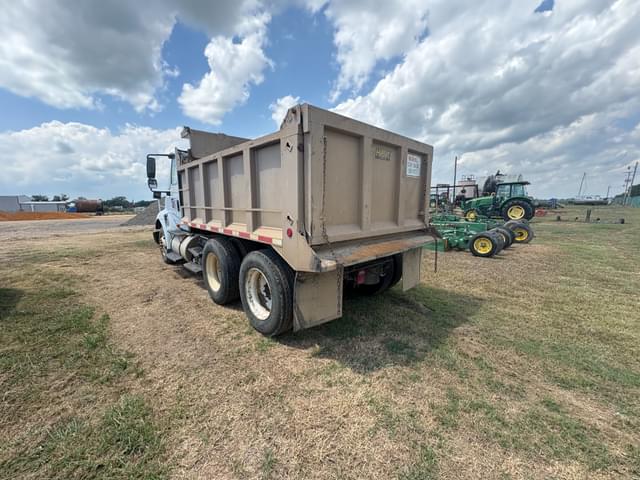 Image of International 8600 equipment image 3