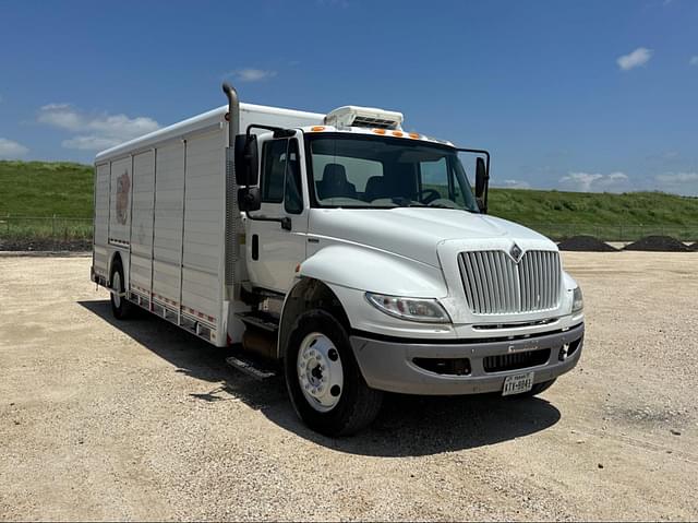 Image of International Durastar 4300 equipment image 4
