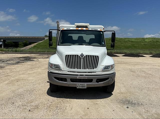 Image of International Durastar 4300 equipment image 3