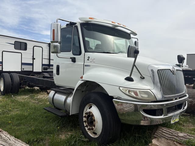 Image of International Durastar 4300 equipment image 2