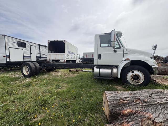 Image of International Durastar 4300 equipment image 4