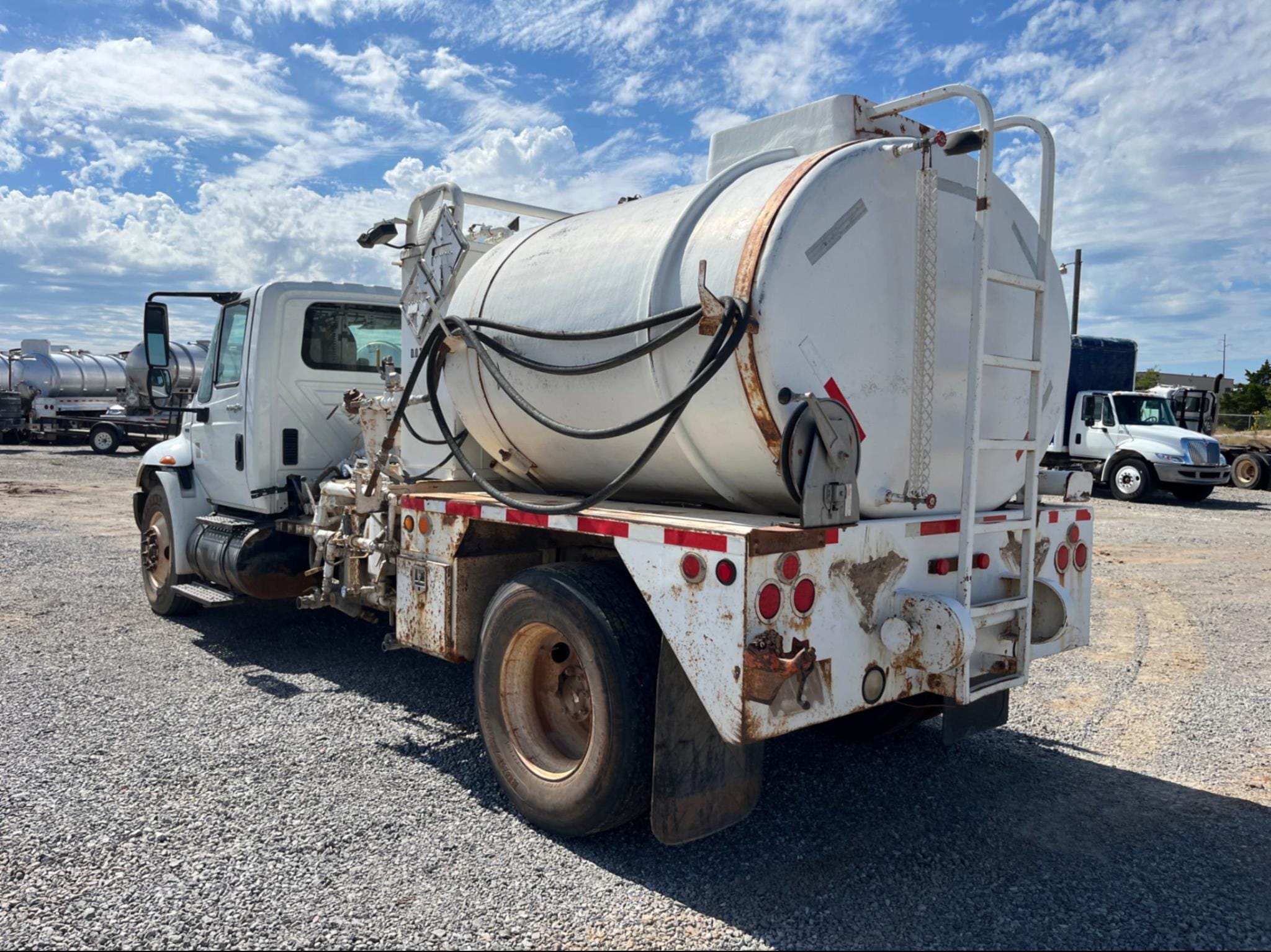 2010 International Durastar 4300 Equipment Image0