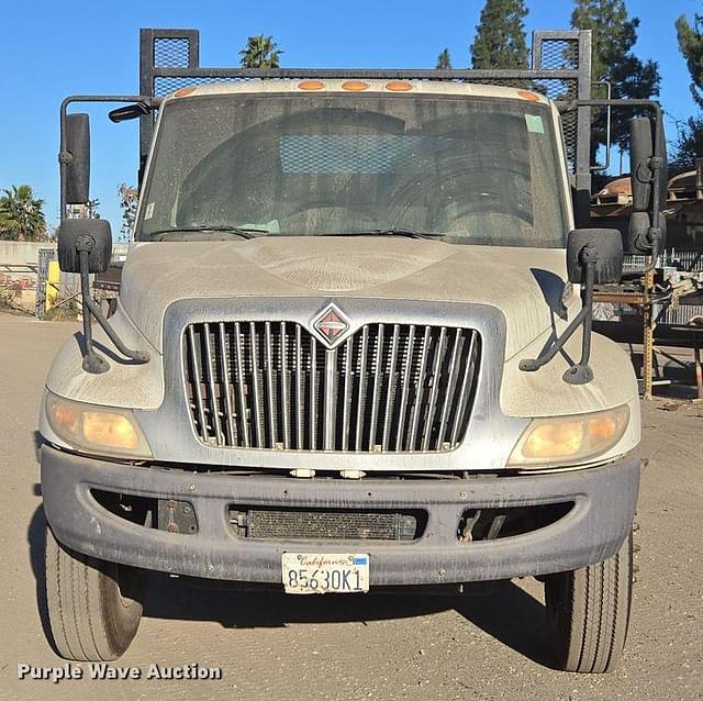 Image of International Durastar 4300 equipment image 1