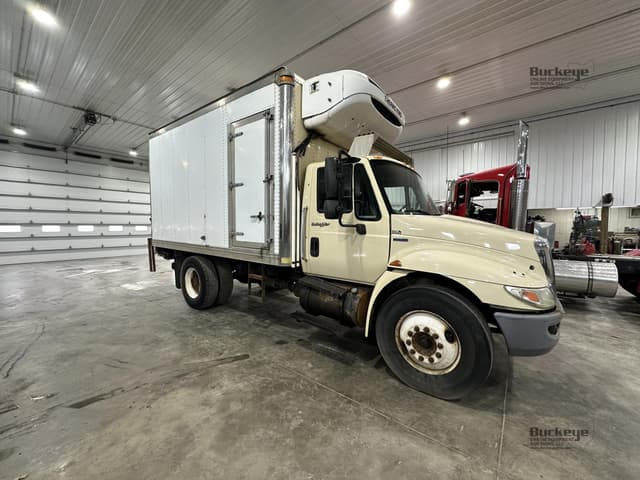 Image of International Durastar 4300 equipment image 2