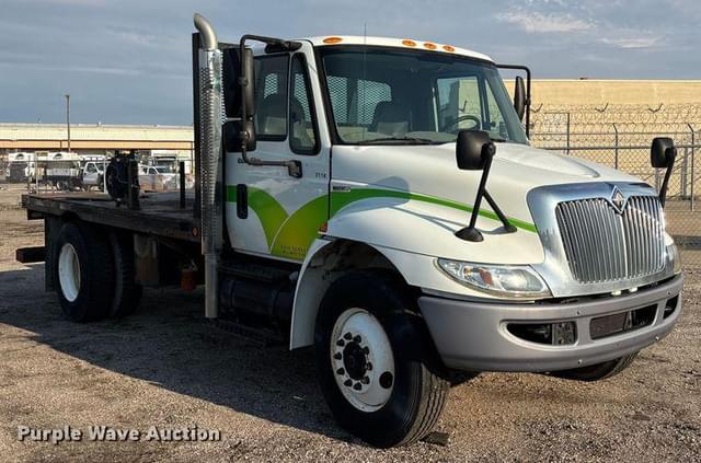 Image of International Durastar 4300 equipment image 2