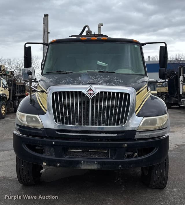 Image of International Durastar 4300 equipment image 1