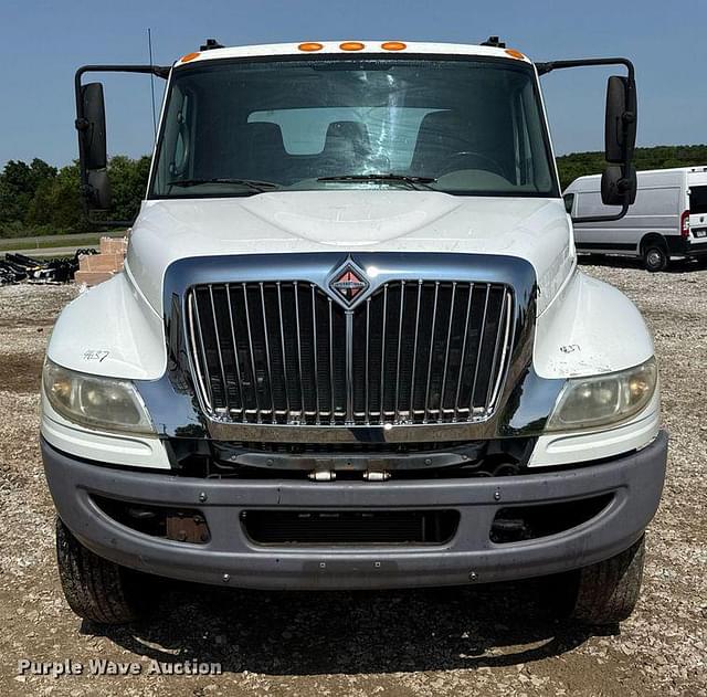 Image of International Durastar 4300 equipment image 1