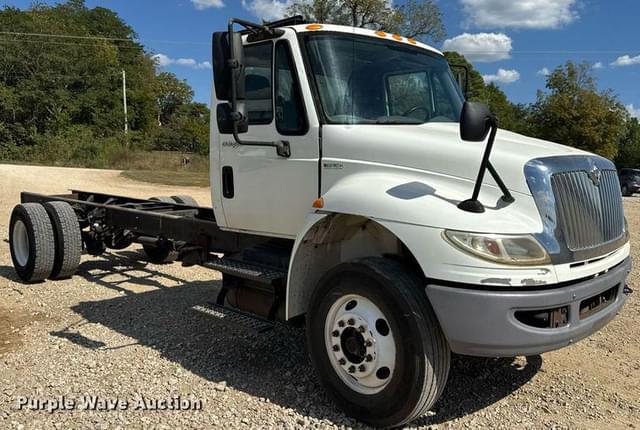 Image of International Durastar 4300 equipment image 2