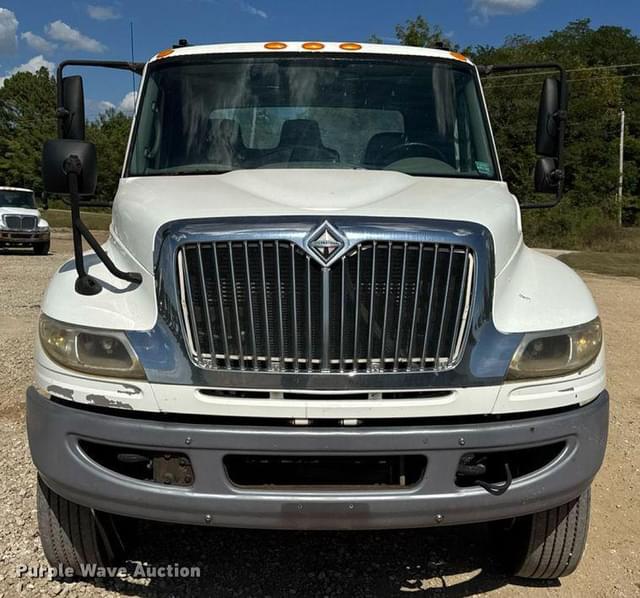 Image of International Durastar 4300 equipment image 1