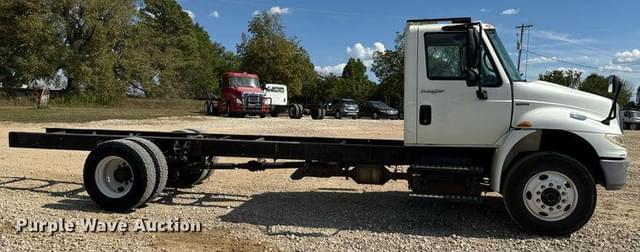 Image of International Durastar 4300 equipment image 3
